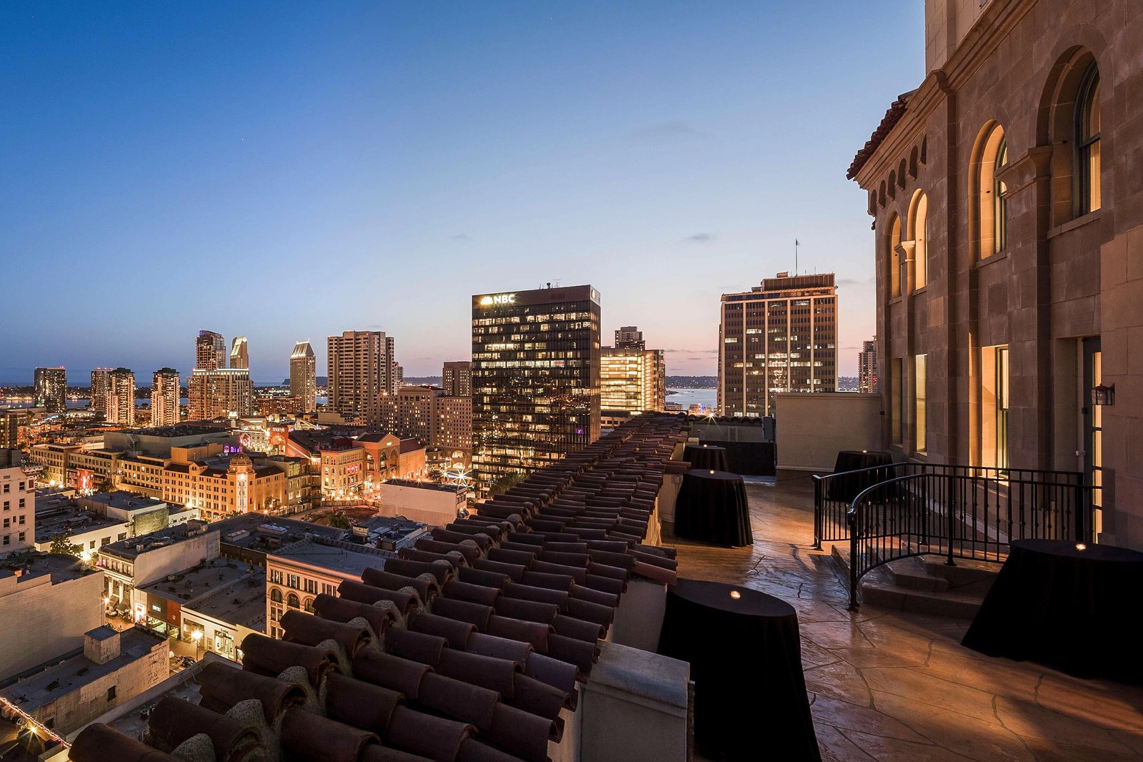 Courtyard by Marriott San Diego Downtown — vibe