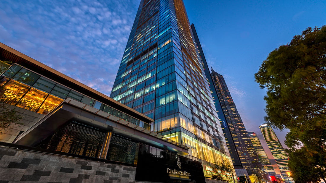 Four Seasons Hotel, backstory