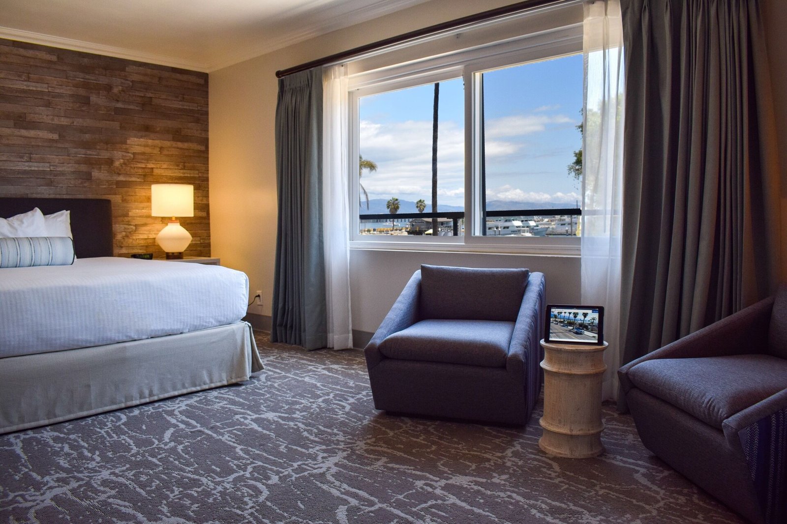 Beachside Inn — rooms