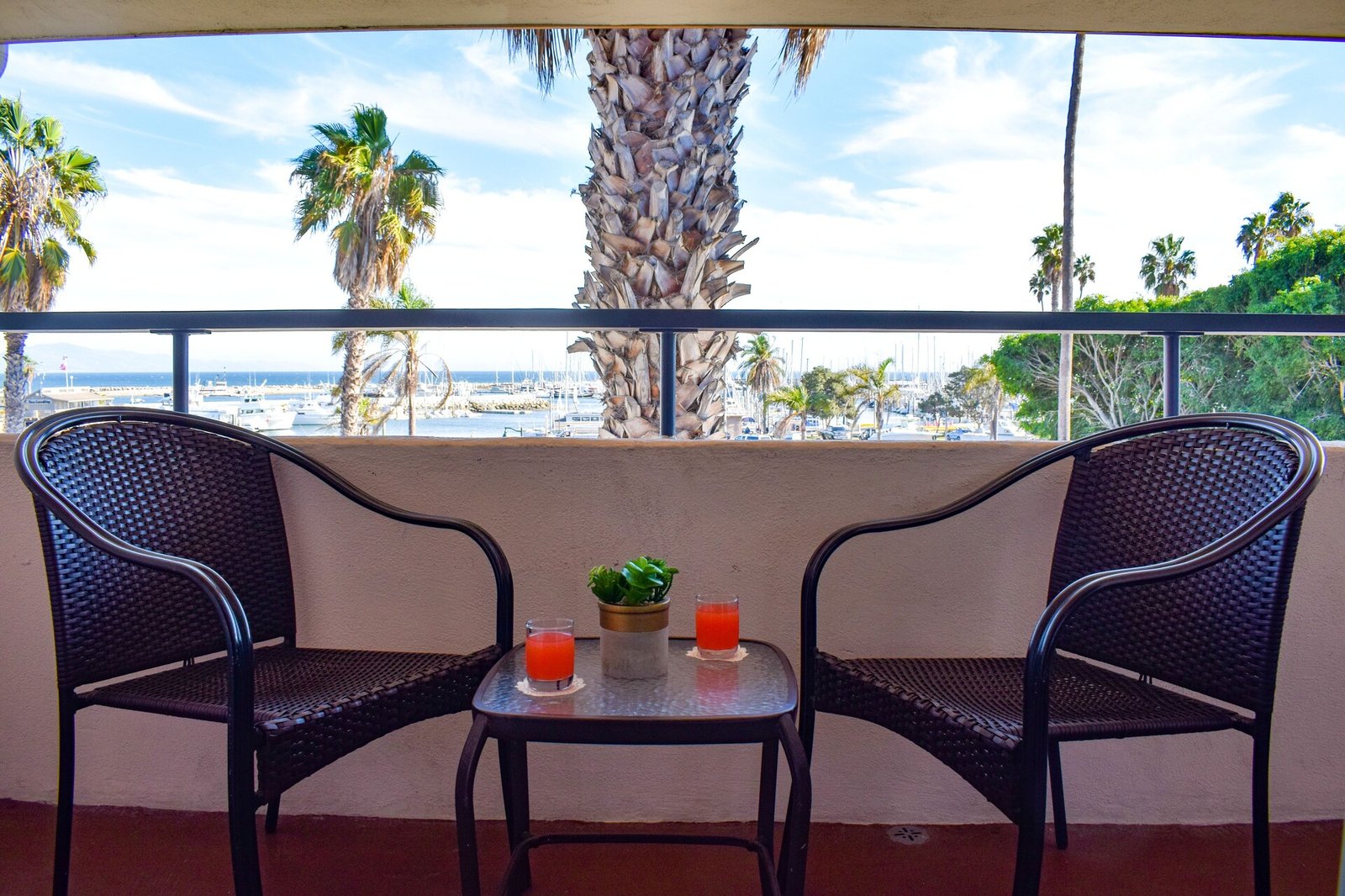 Beachside Inn — vibe