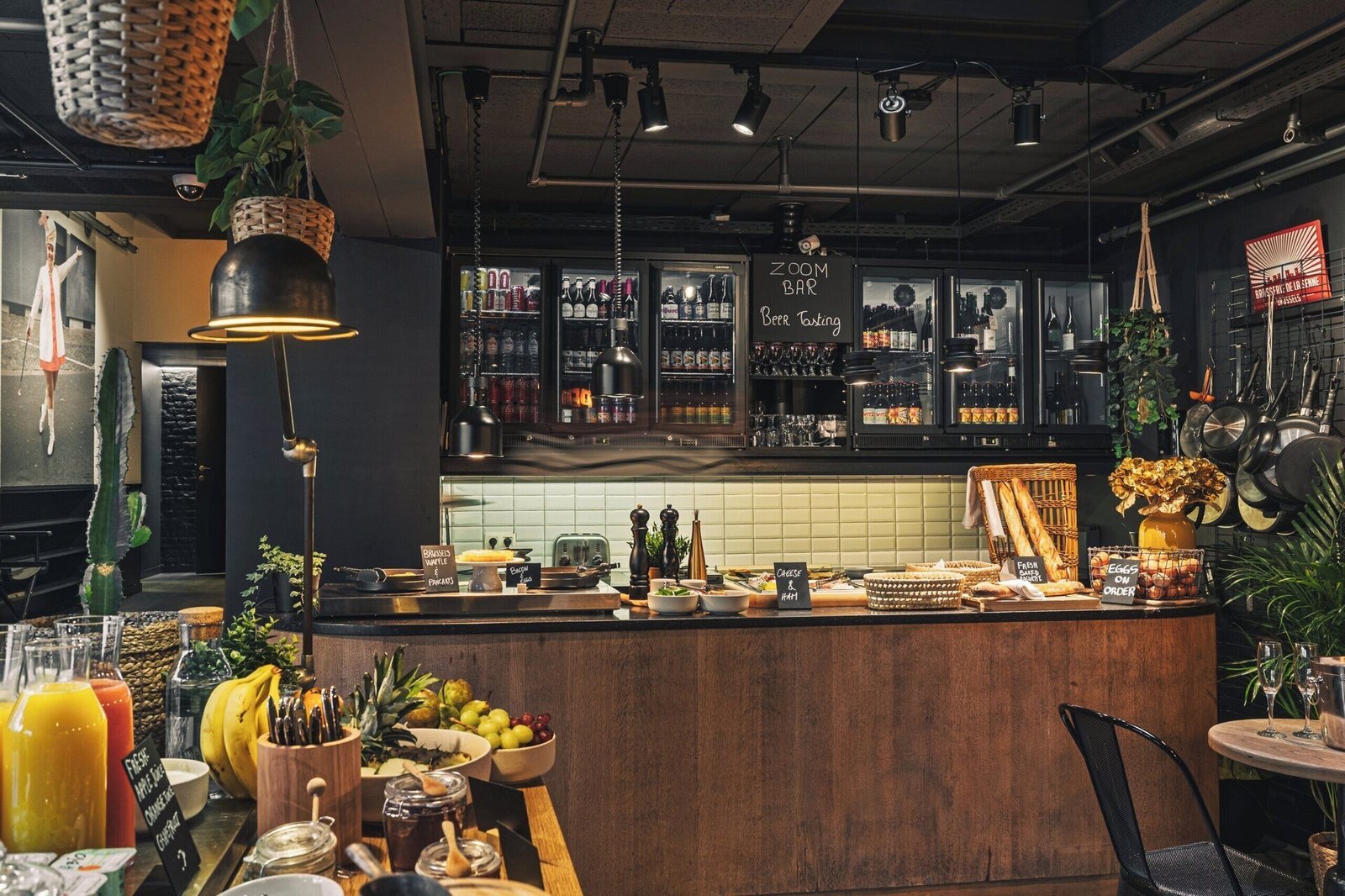 Zoom Hotel, zoom bar / beer house