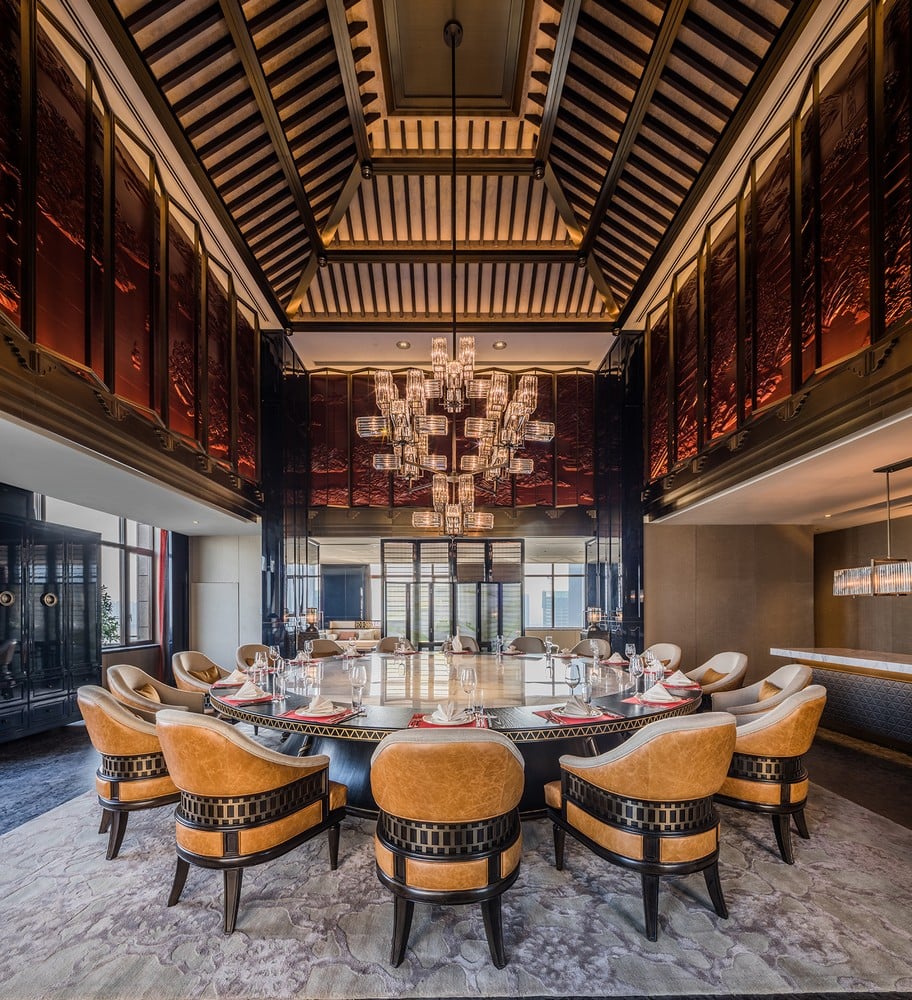 Diaoyutai Hotel Hangzhou, at the table