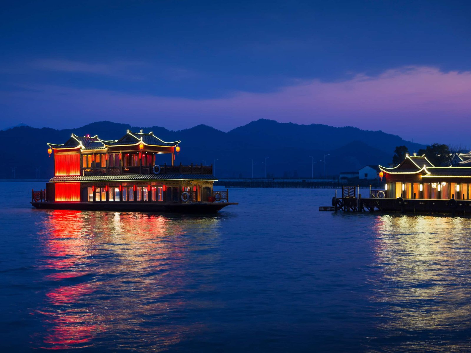 Park Hyatt Ningbo, dining boat