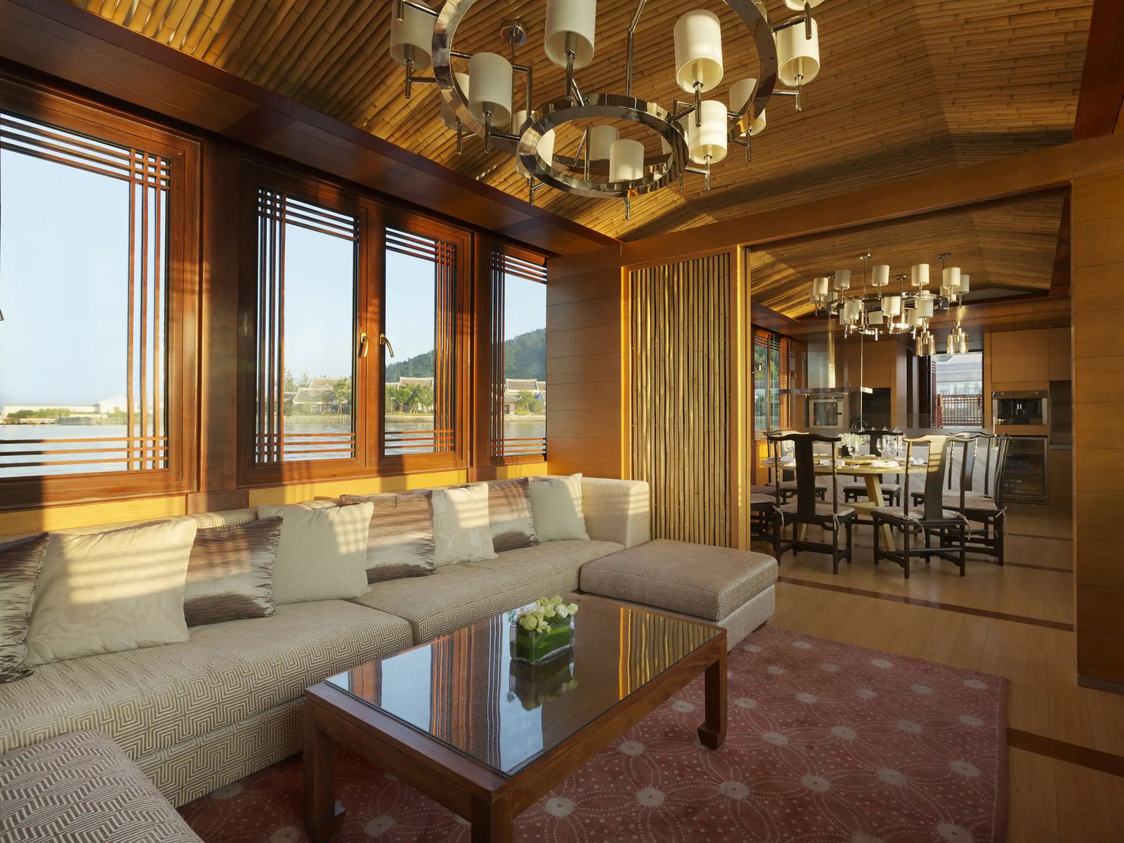 Park Hyatt Ningbo, dining boat