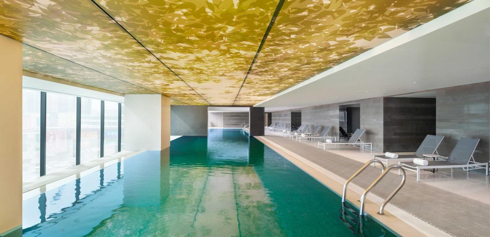 Le Méridien Zhengzhou, the pool