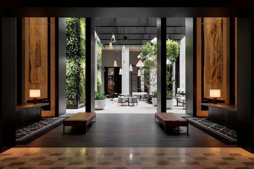 Capella Sydney — vibe