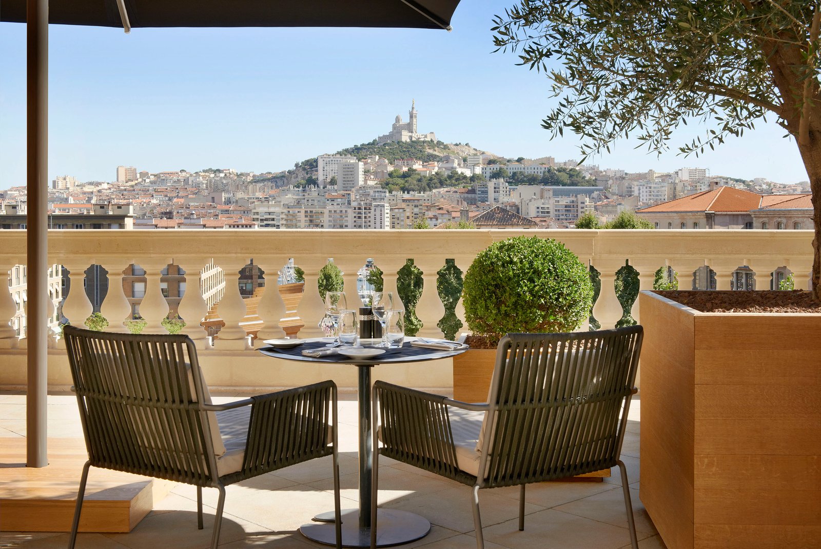 Hôtel Dieu Intercontinental Marseille, at the table
