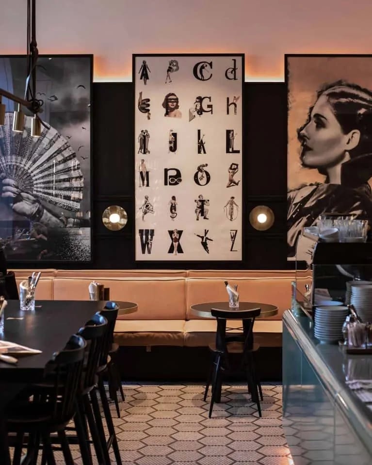 Hotel Maximilian, at the table