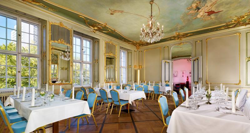 art'otel Berlin Mitte, at the table