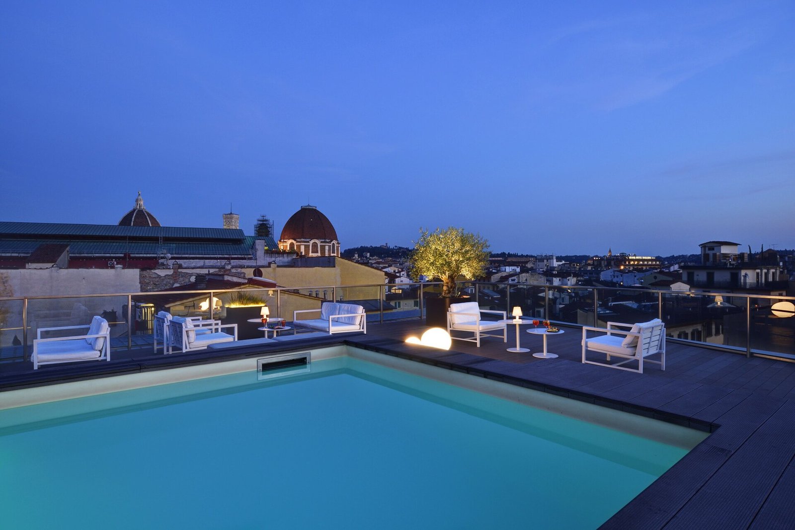 Glance Hotel In Florence, the pool