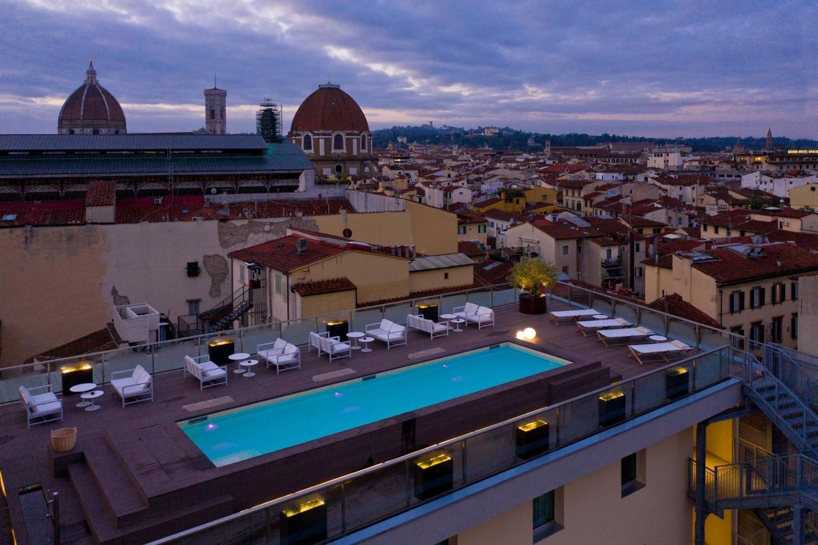 Glance Hotel In Florence, the pool