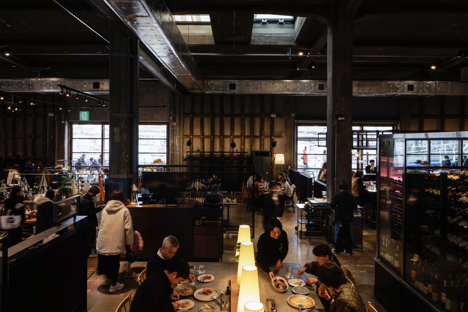 ONOMICHI U2 / HOTEL CYCLE, at the table