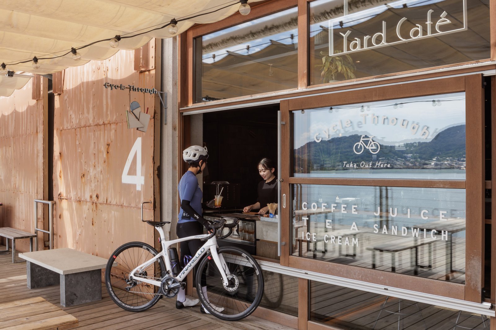 ONOMICHI U2 / HOTEL CYCLE, at the table