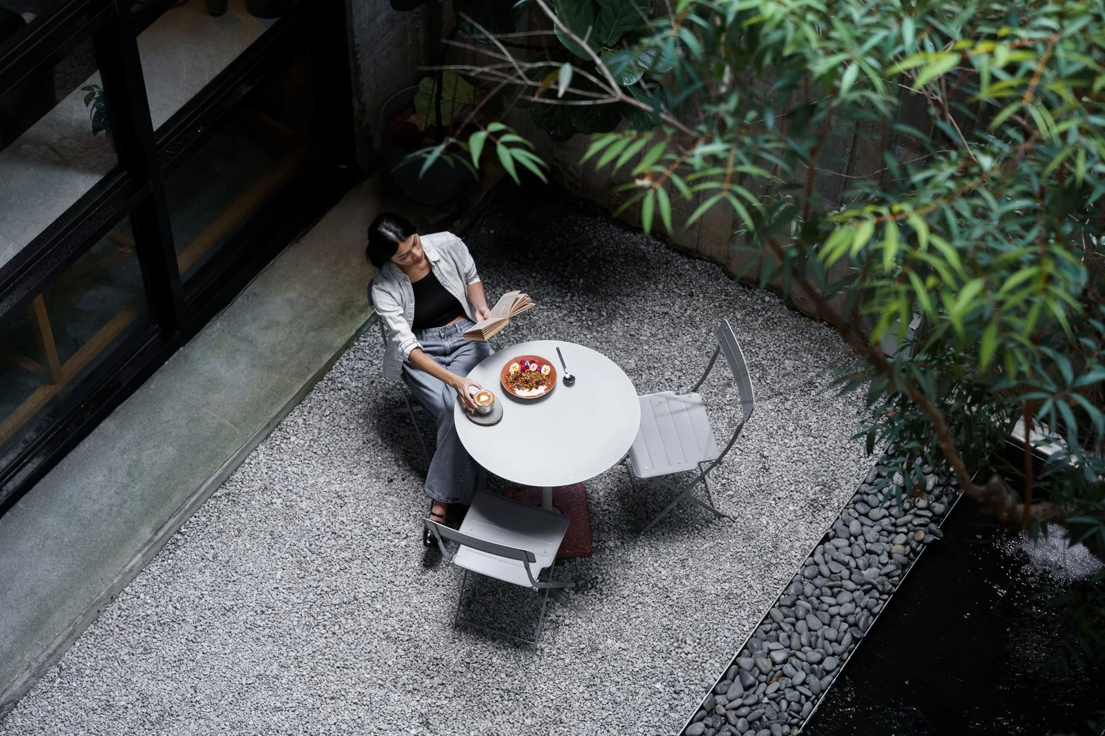 KLoé Hotel, at the table