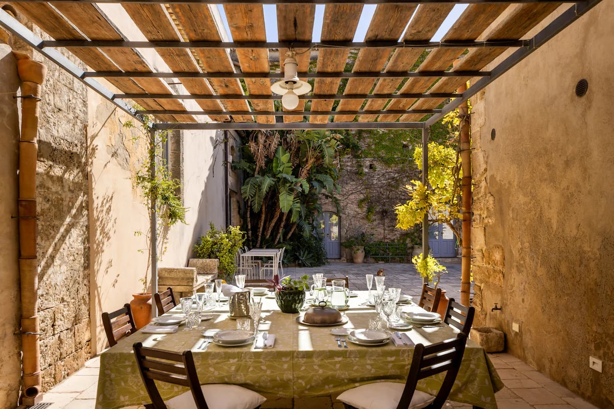 Masseria Costanza, at the table