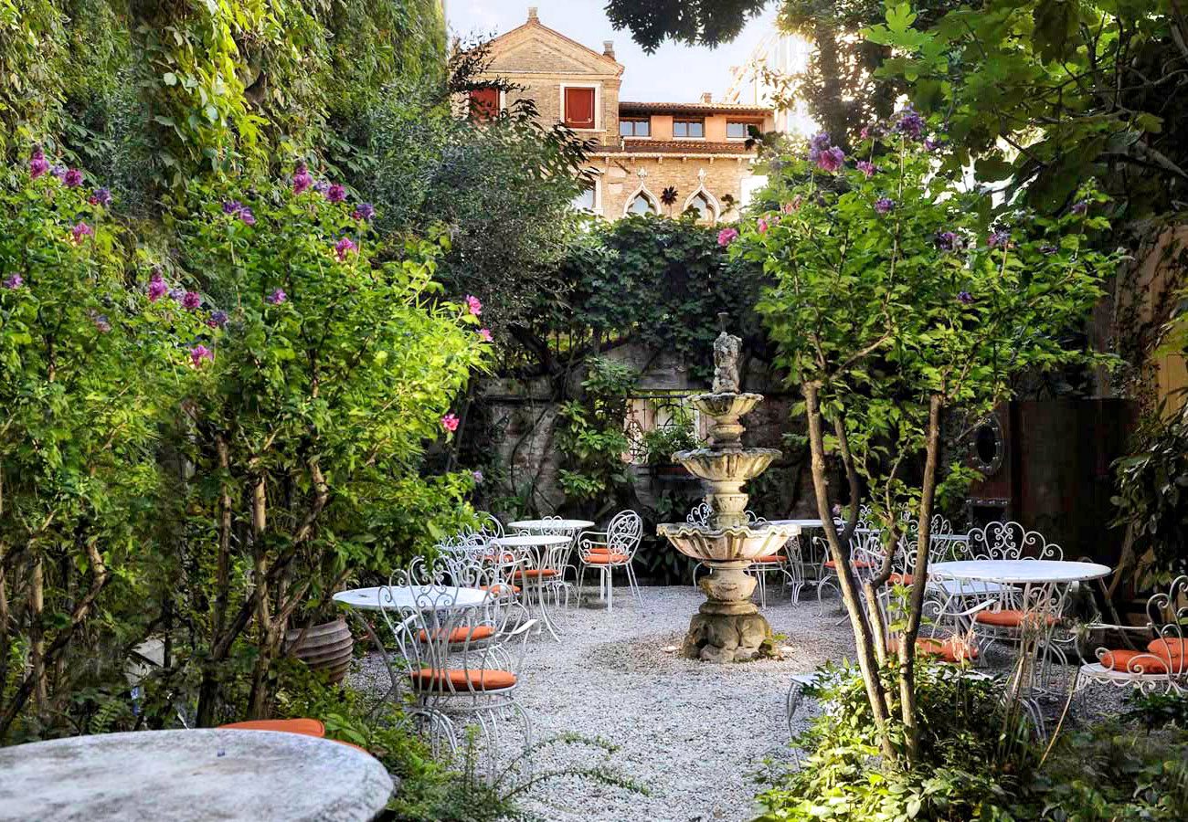 Hotel Flora