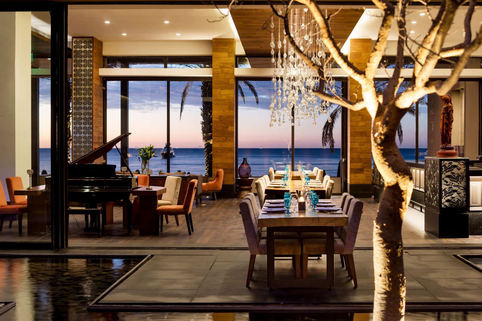 JW Marriott Los Cabos Beach Resort & Spa, at the table