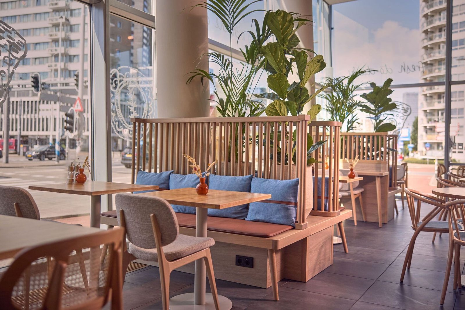 Haven Hotel Rotterdam, Curio Collection by Hilton, at the table