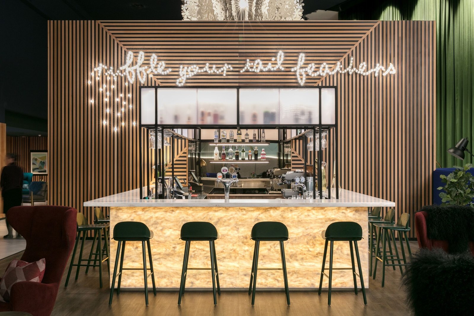 Naumi Hotel Auckland Airport, restaurant lunar & bar