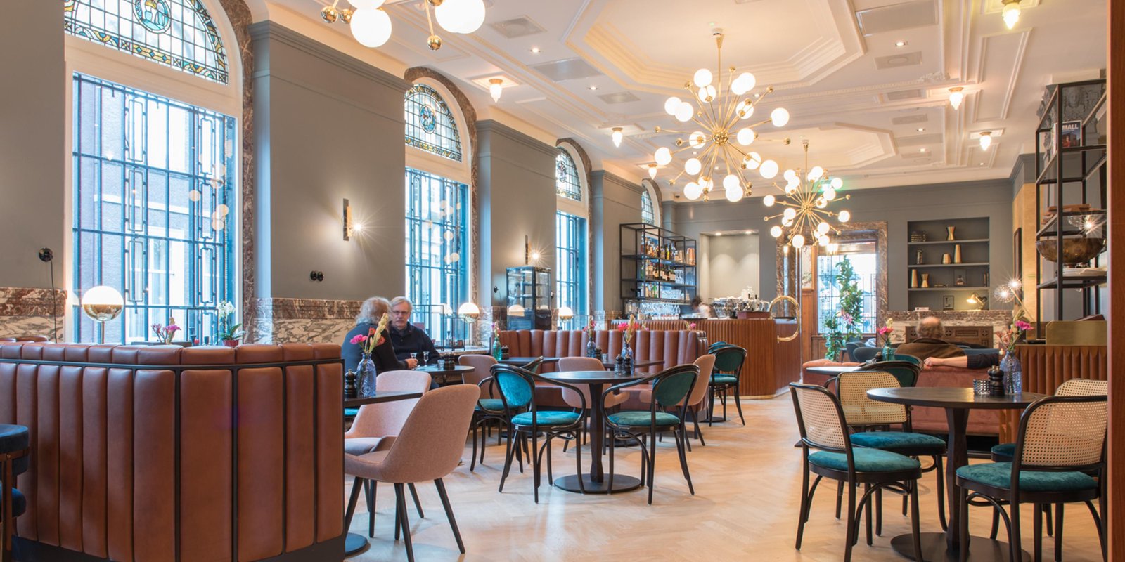 Hotel Indigo The Hague - Palace Noordeinde, brasserie stocks & bonds
