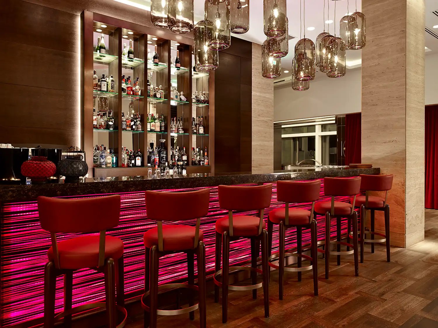 Metropol Palace Hotel Belgrade, red parallel lounge & bar