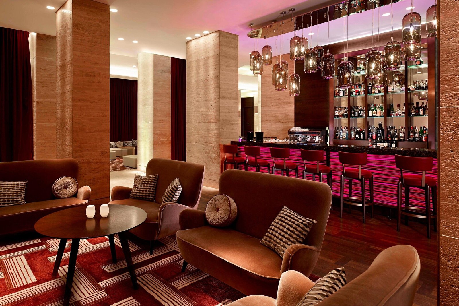 Metropol Palace Hotel Belgrade, red parallel lounge & bar