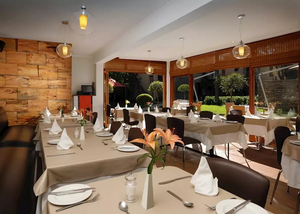 The Peech Hotel, the garden restaurant