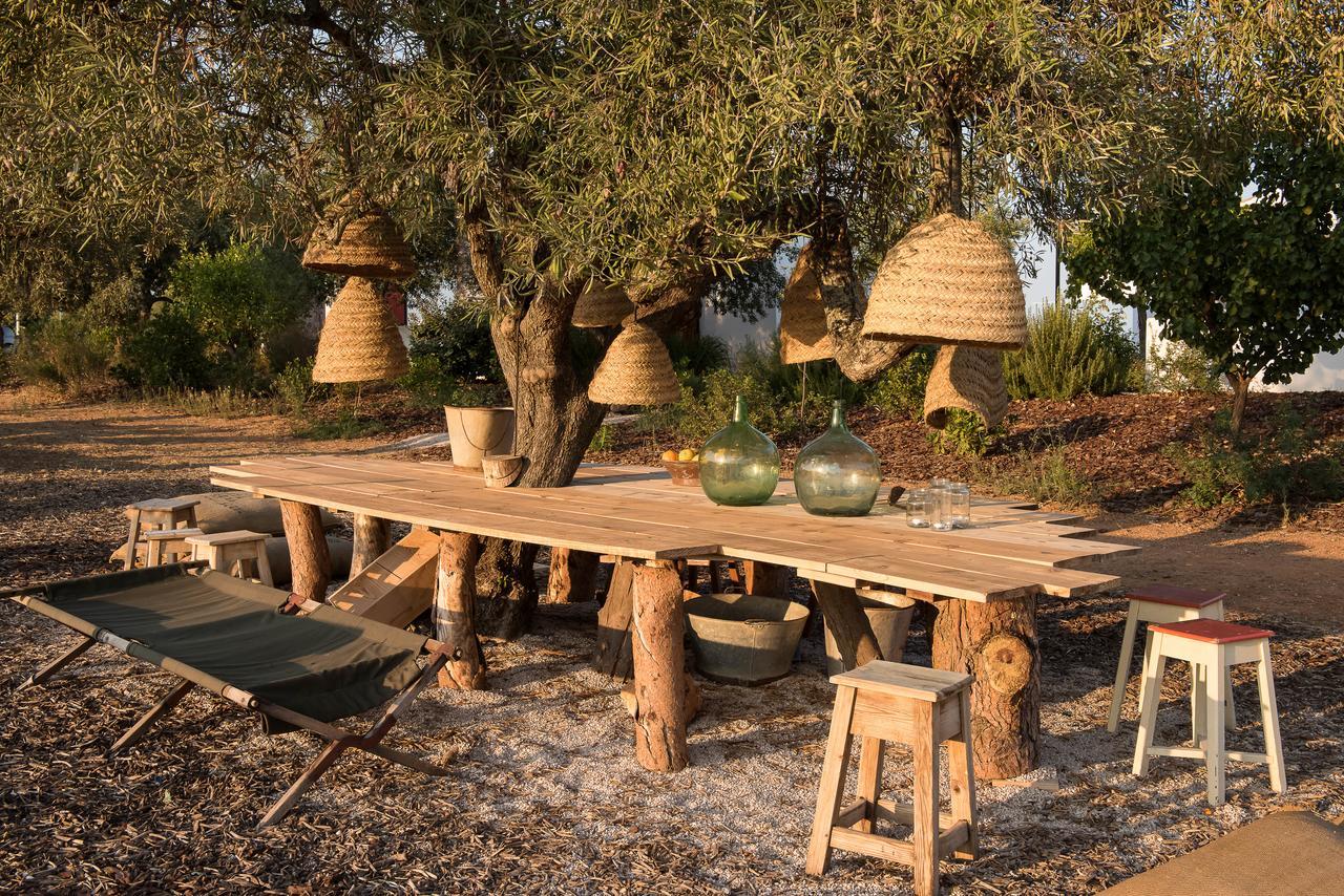 Pensão Agrícola, orchard dining terrace