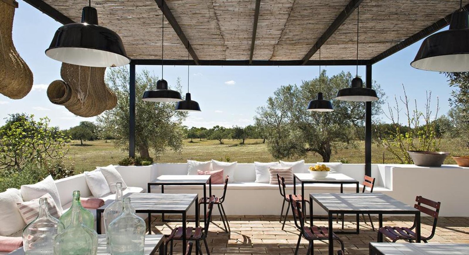 Pensão Agrícola, orchard dining terrace