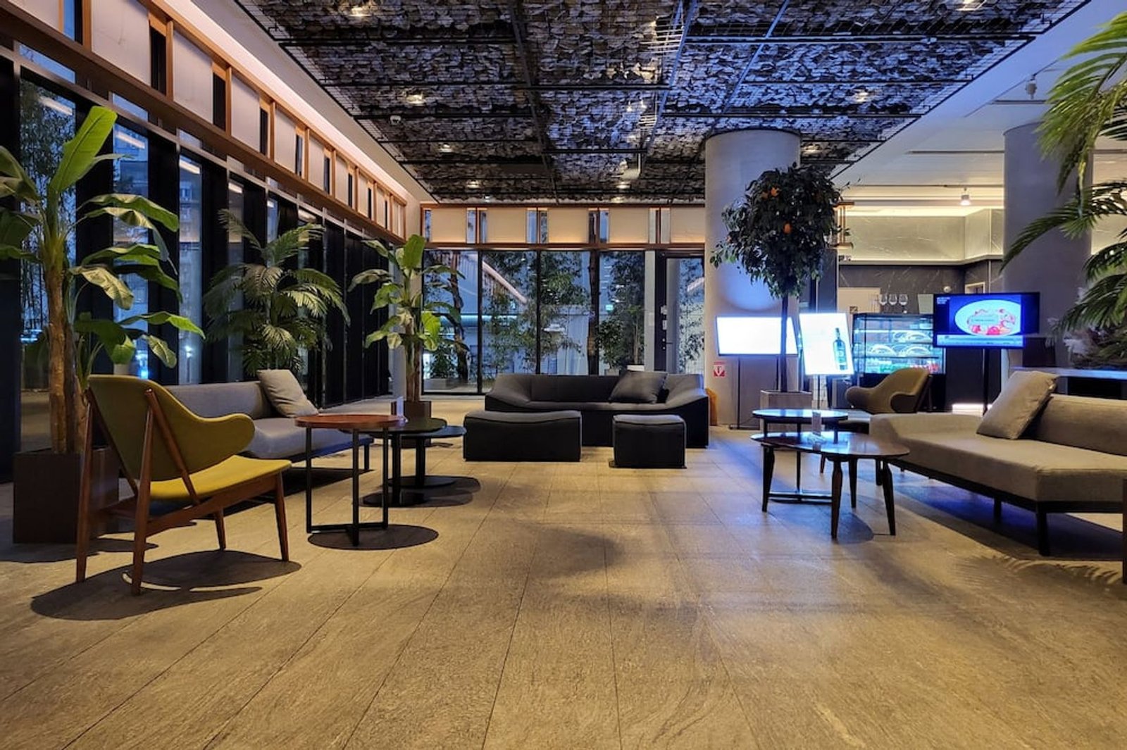 Lotte City Hotel Myeongdong — vibe