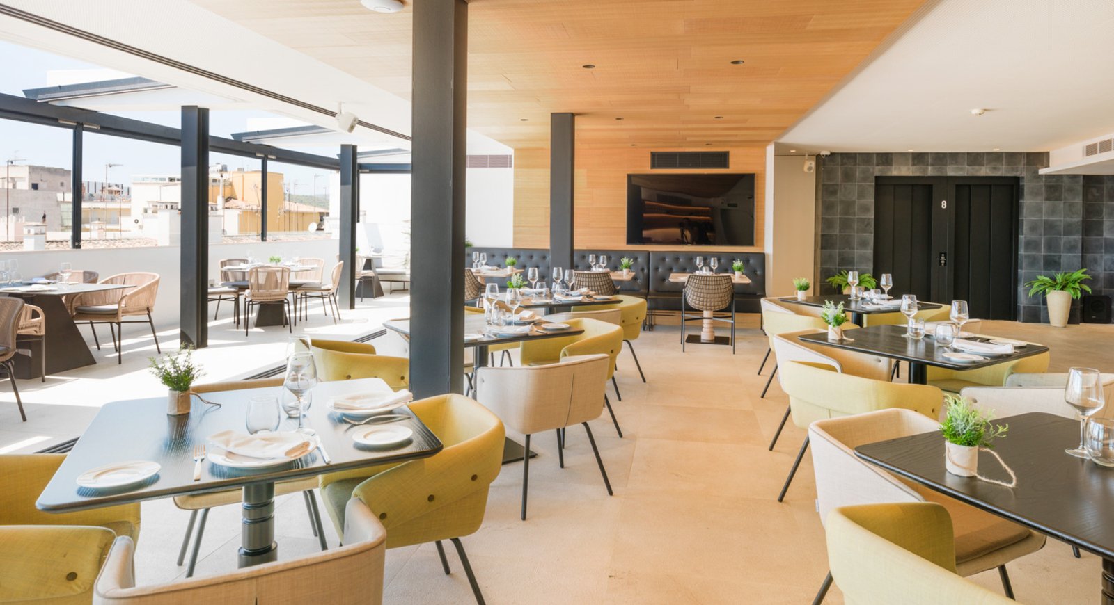 Nakar Hotel, cuit bar and restaurant