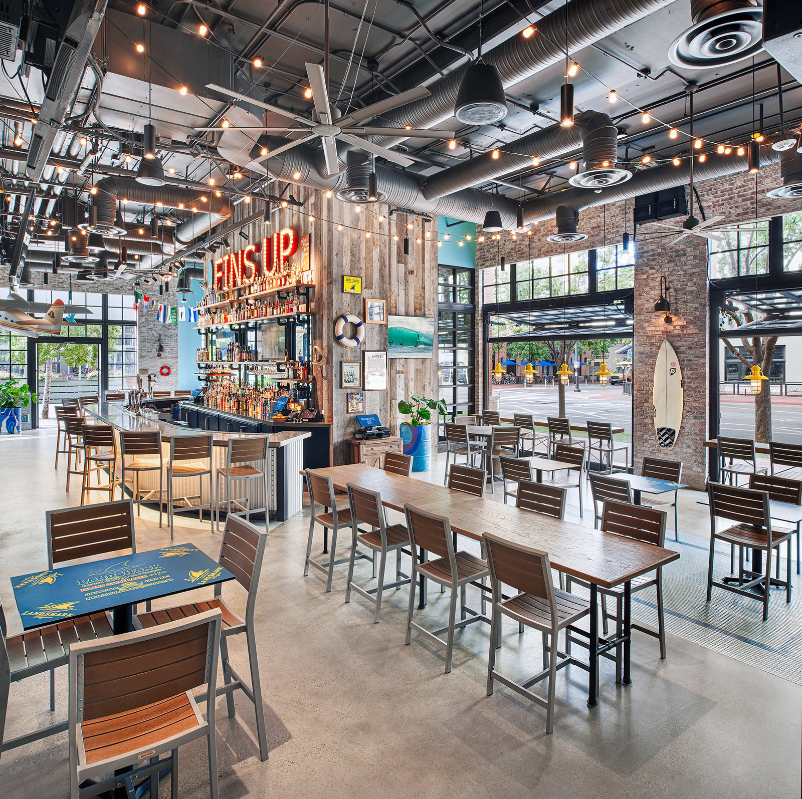 Margaritaville Hotel Gaslamp Quarter, landshark bar & grill