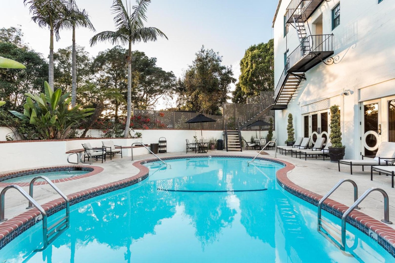 Montecito Inn — vibe