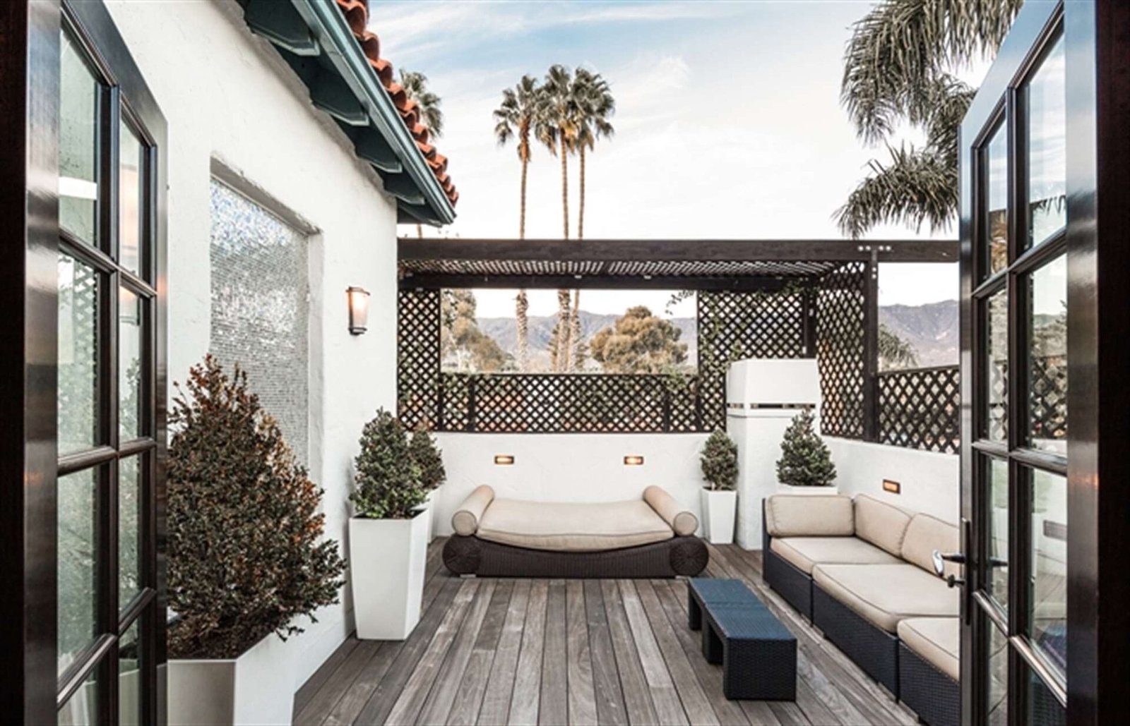 Montecito Inn — vibe