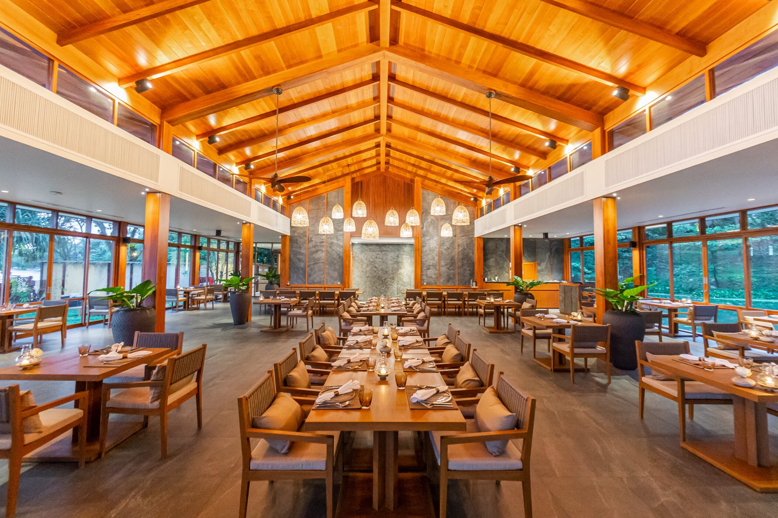 The Surin Phuket, lomtalay restaurant