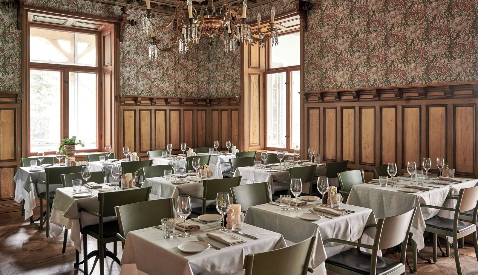 Hotel J, at the table