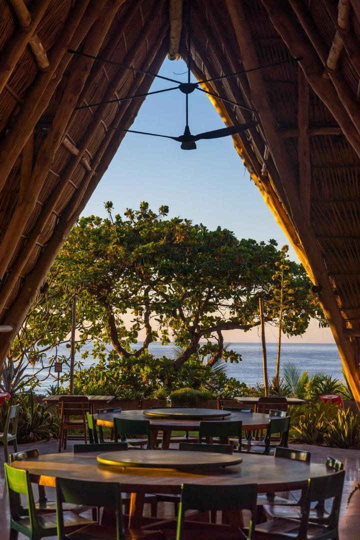 Puro Surf Hotel & Performance Academy, eat and drink