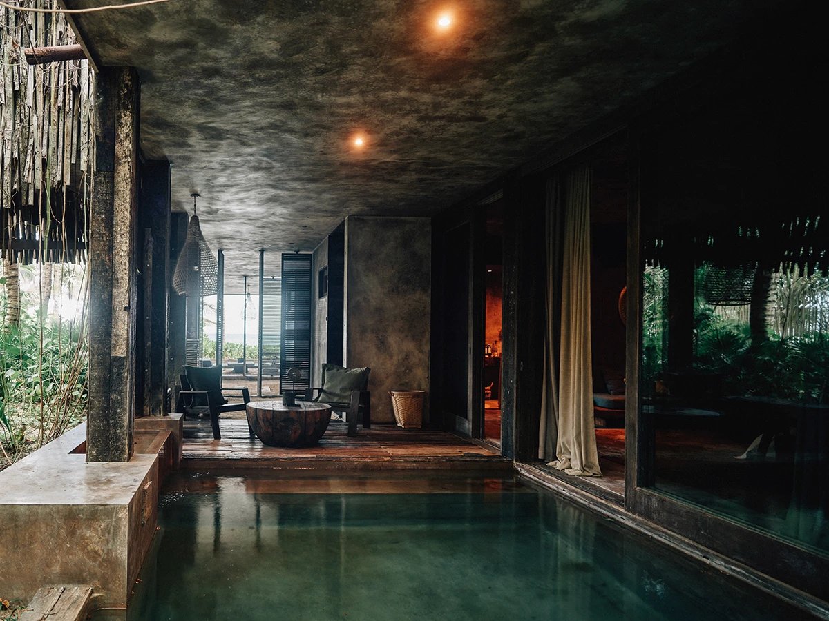 Nômade, the pool