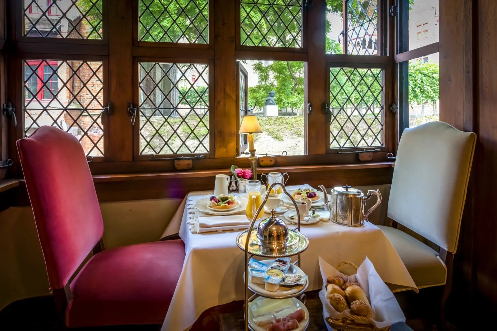 Hotel Bonifacius, at the table