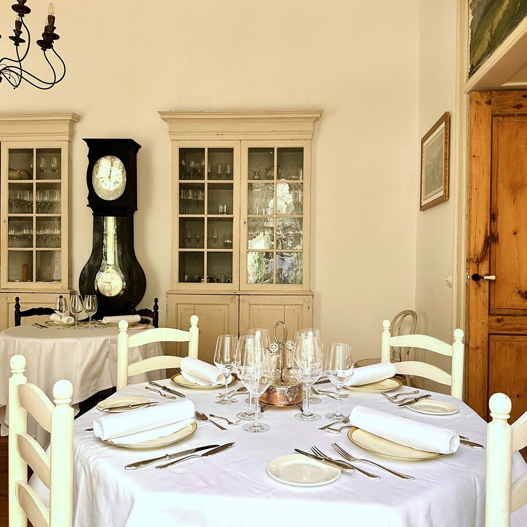 Hotel Emblemático La Casa de los Naranjos, dining room and central courtyard