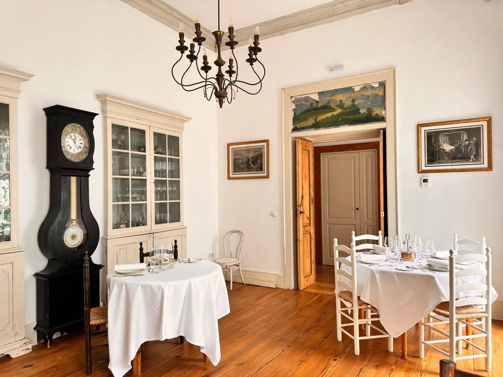 Hotel Emblemático La Casa de los Naranjos, dining room and central courtyard
