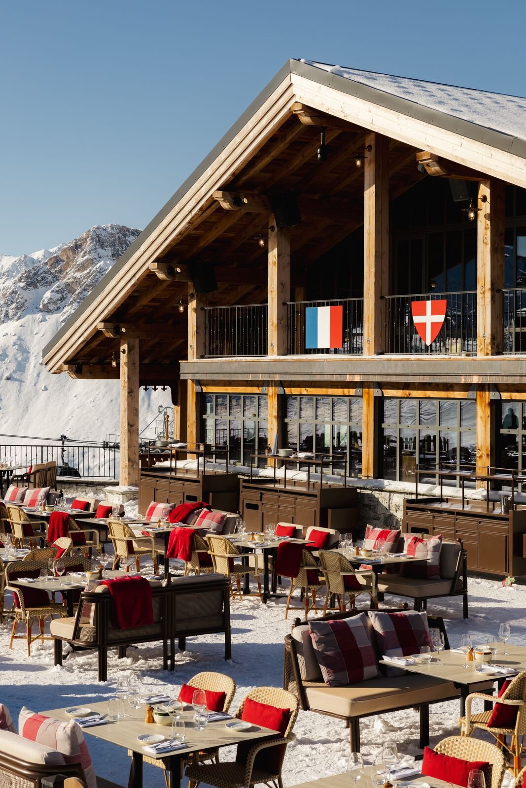 Le Refuge de Solaise, at the table