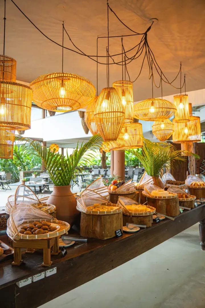 Campo Bahia, at the table