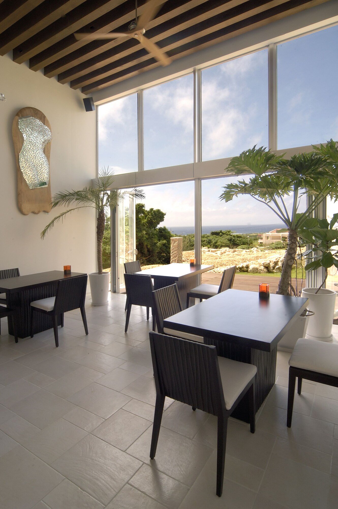 Renn, ground-floor lounge and dining salon