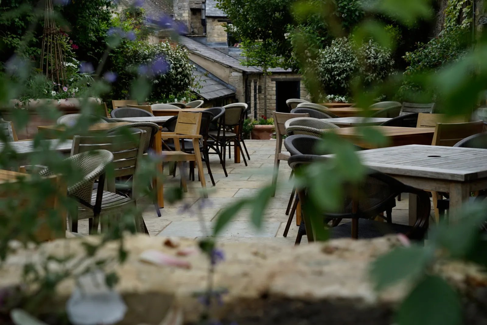 Wheatsheaf Inn (Hotel), at the table