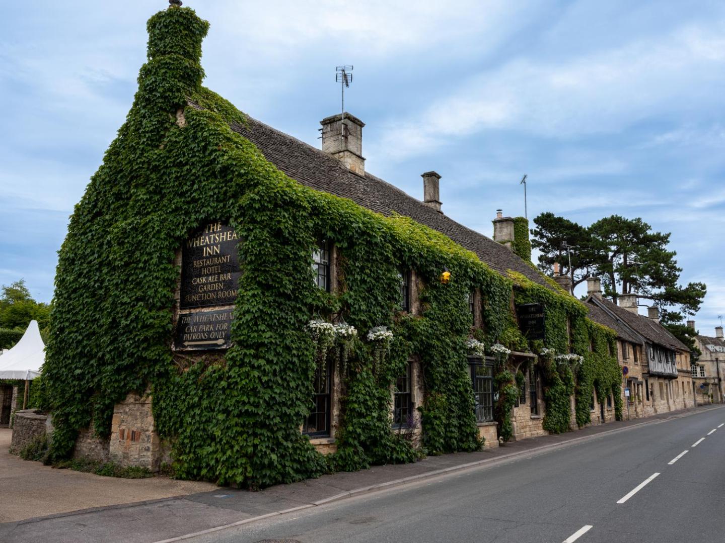 Wheatsheaf Inn (Hotel)
