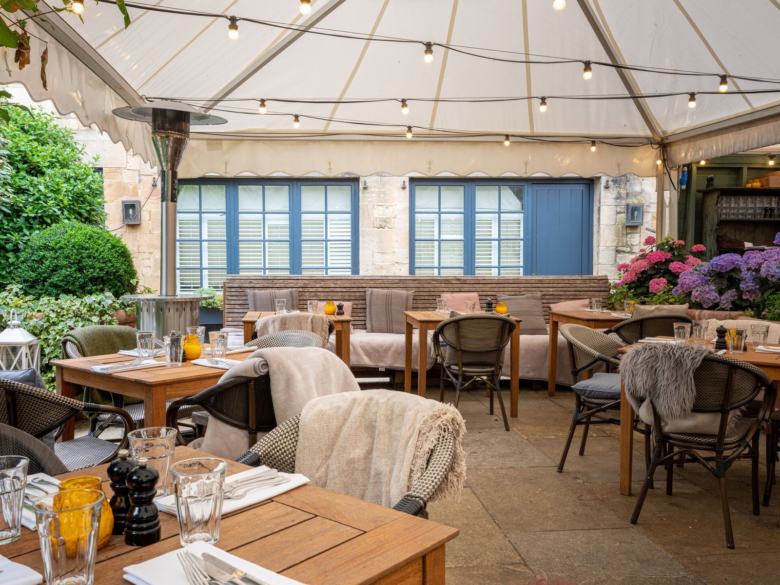 Wheatsheaf Inn (Hotel), at the table