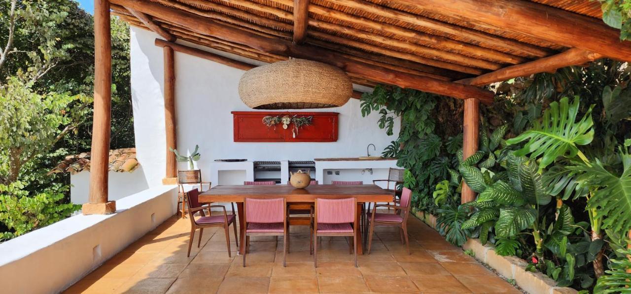 Casa Yahri, at the table