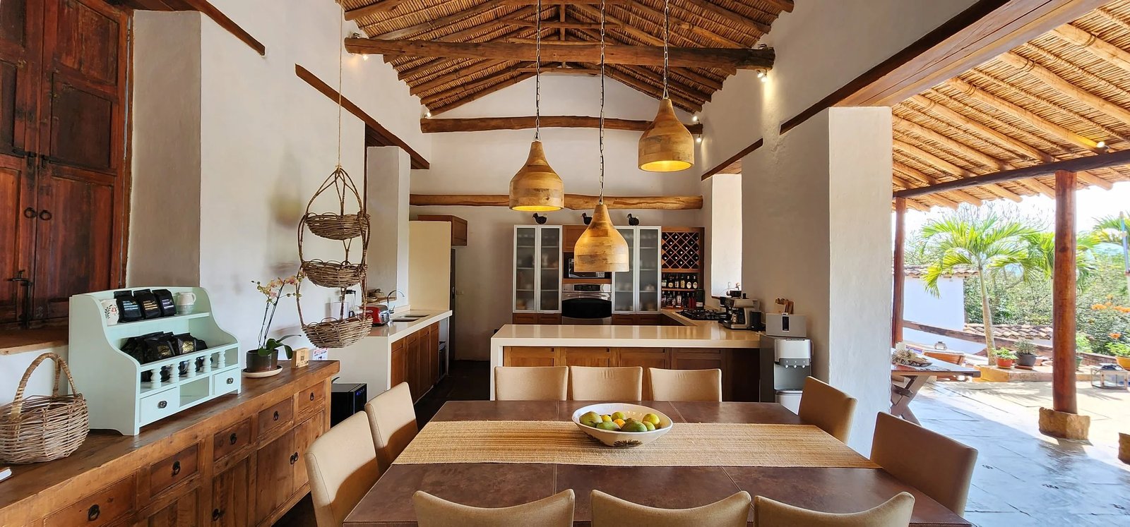Casa Yahri, at the table