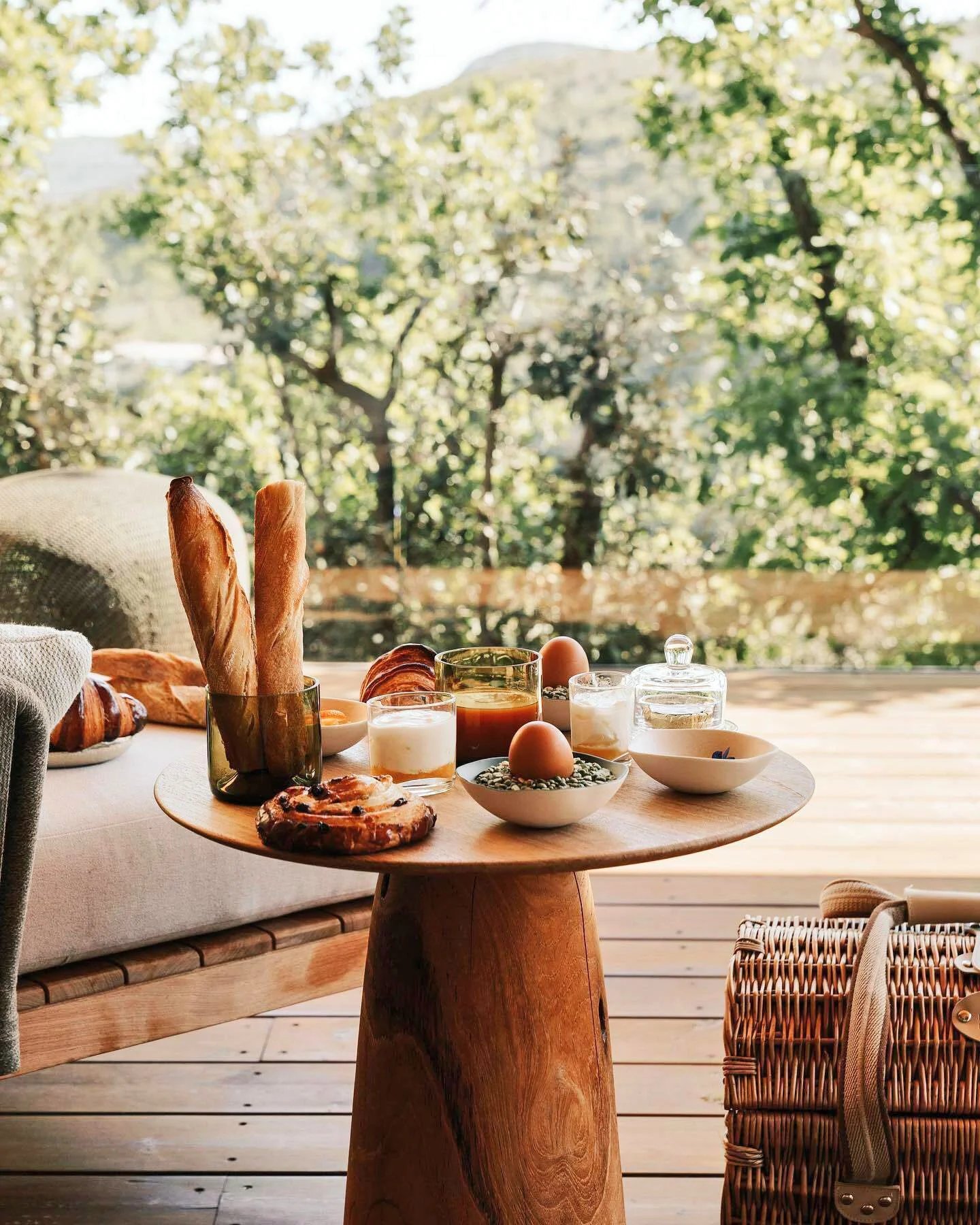 Souki Lodges & Spa, at the table